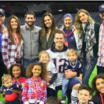 Chi È Julie Brady? 6 Fatti Sulla Sorella Di Tom Brady