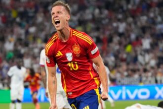 Il fantasista spagnolo Dani Olmo firma per il Barcellona dal Lipsia