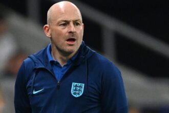 L'Inghilterra ritarda l'annuncio del successore permanente di Southgate e nomina Carsley come allenatore ad interim