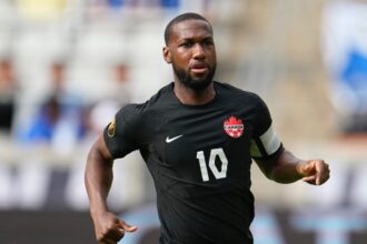 L'ala veterana canadese Junior Hoilett firma per l'Hibernian della Scozia