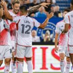 Wood ha segnato due gol mentre la rivoluzione in visita del New England ha schiacciato il CF Montreal